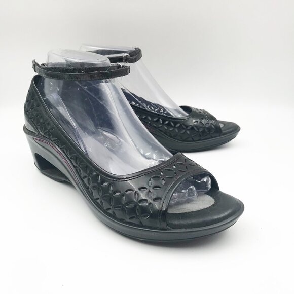 J-14 Jambu Cosmos Black Patent Leather Peep Toe Wedge Heels Womens 8.5 - Picture 1 of 9